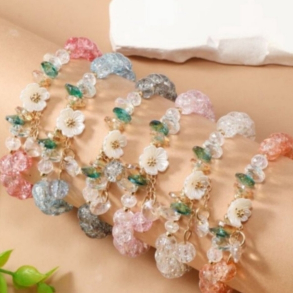 Glass Beaded Flower Bracelet - Picture 6 of 12